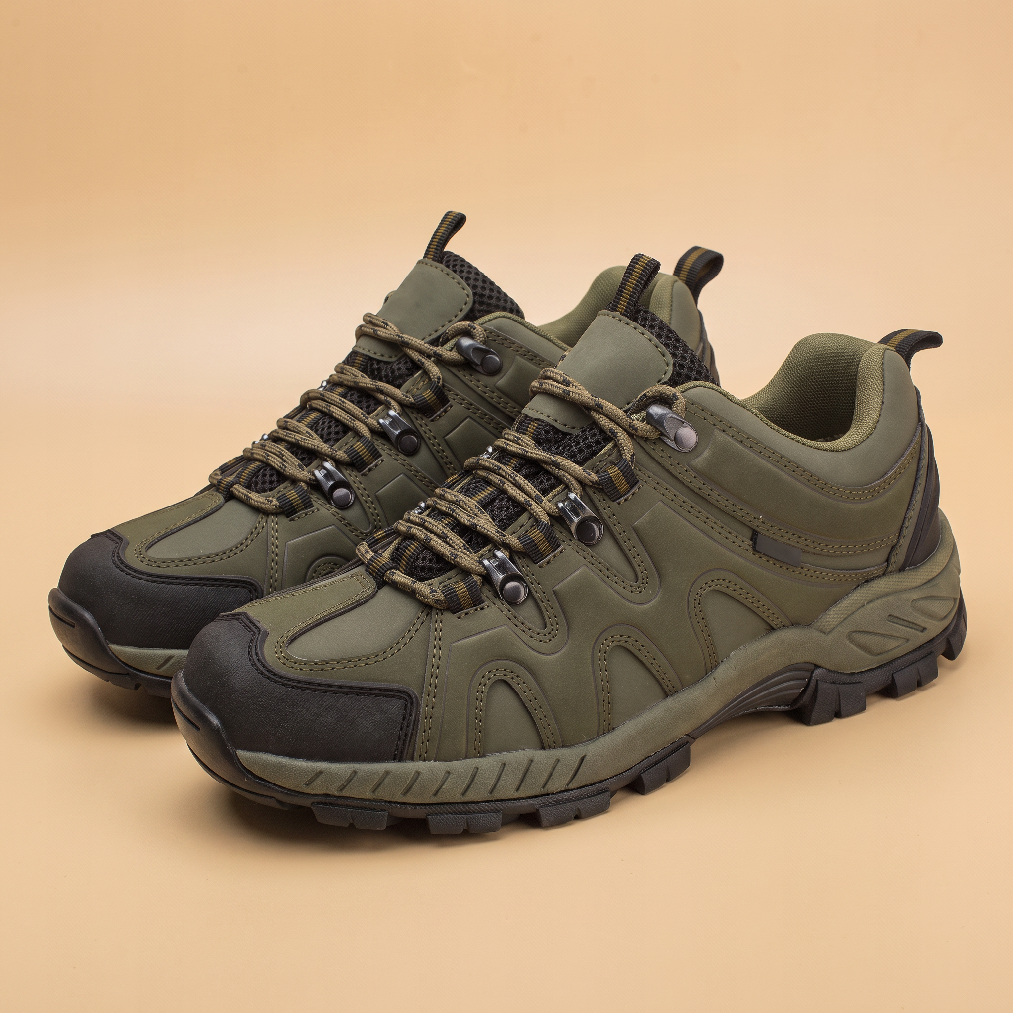 Traverse Trekking Hiking Shoes in Army Green