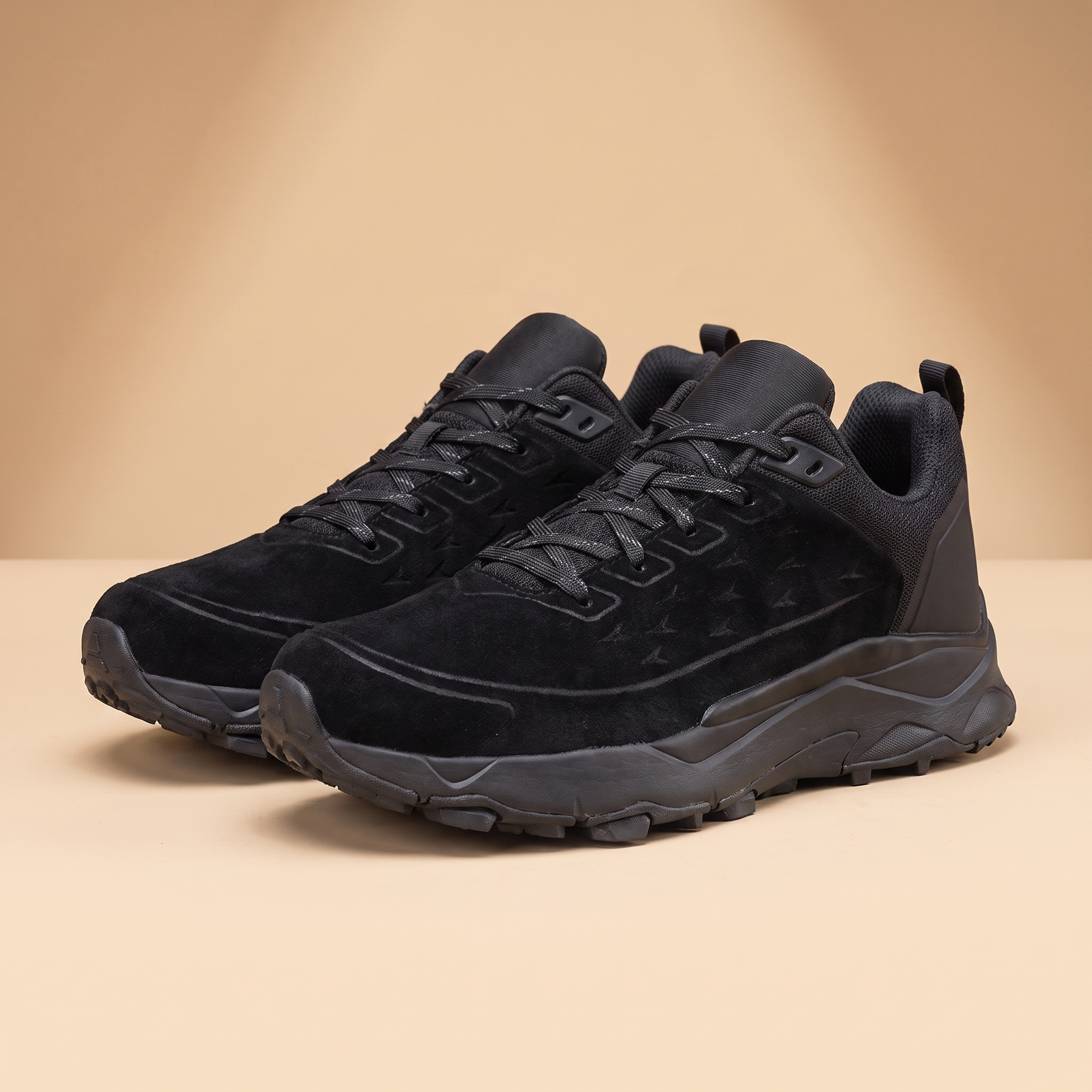 Timber Suede Leather Hiking Shoes in Black