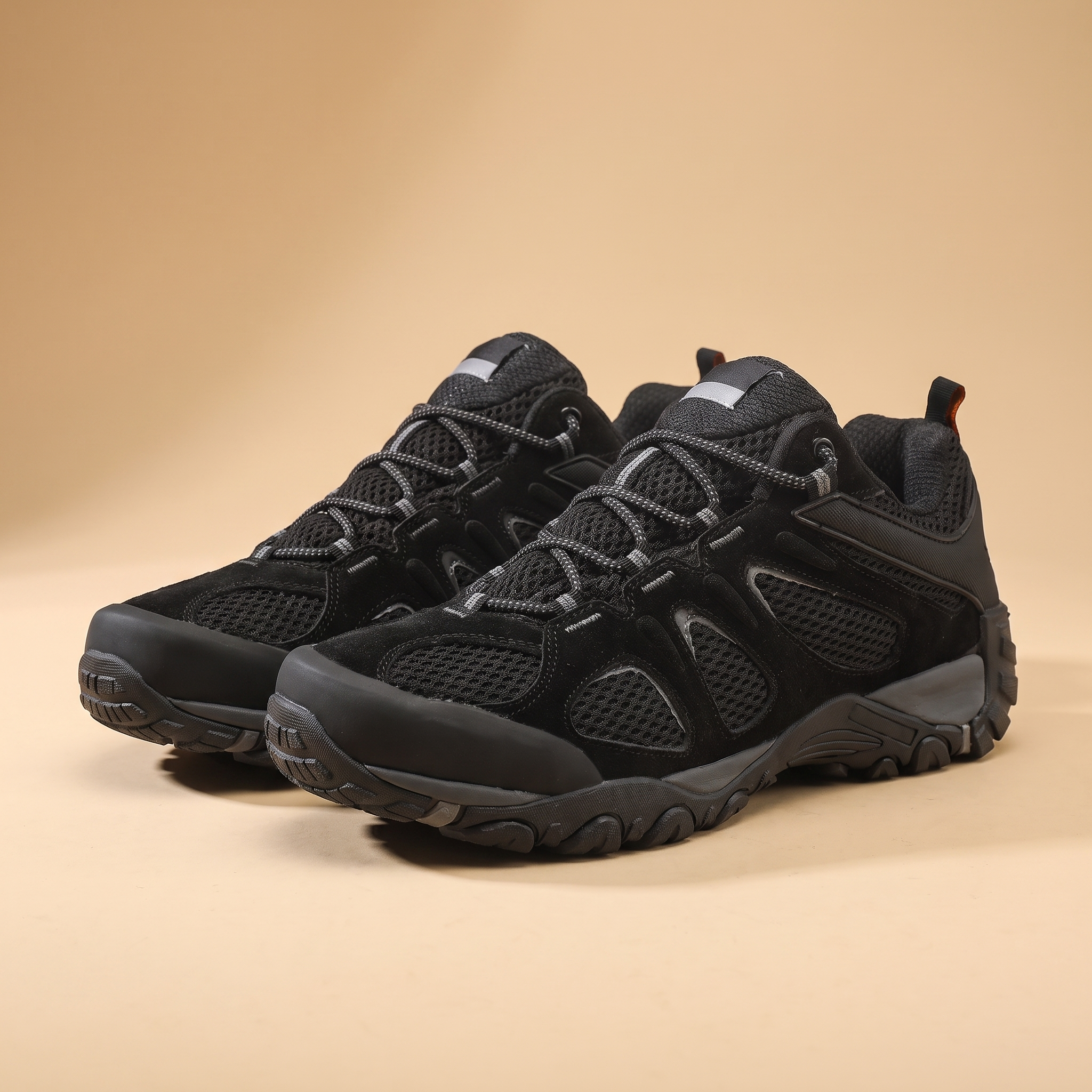 Boulder Anti-Slip Hiking Shoes in Black