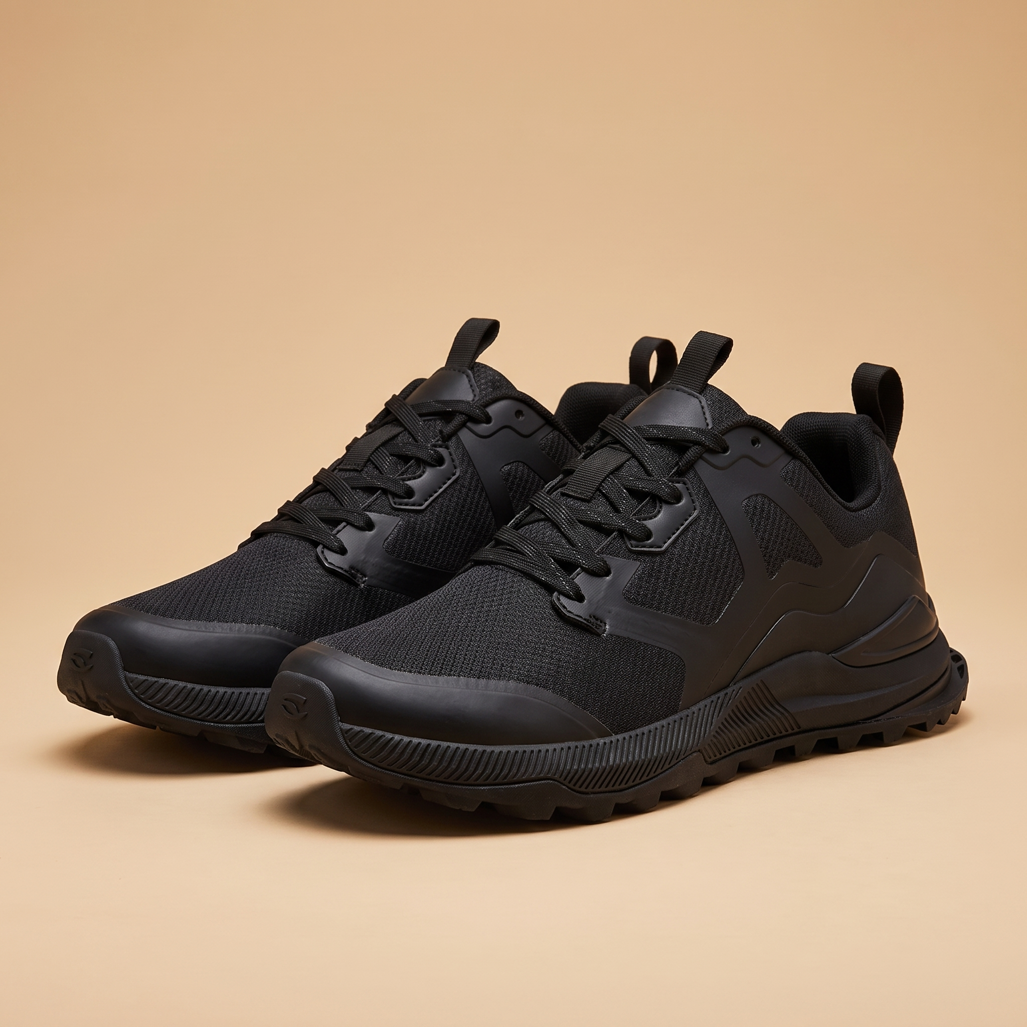 Voyager Lightweight Hiking Shoes in Black